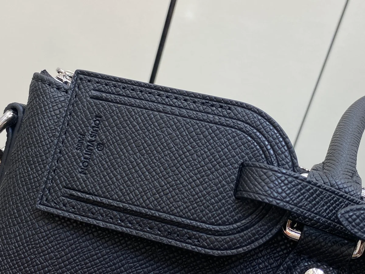 Louis Vuitton Slim NV 流線型Taïga牛皮商務公事包