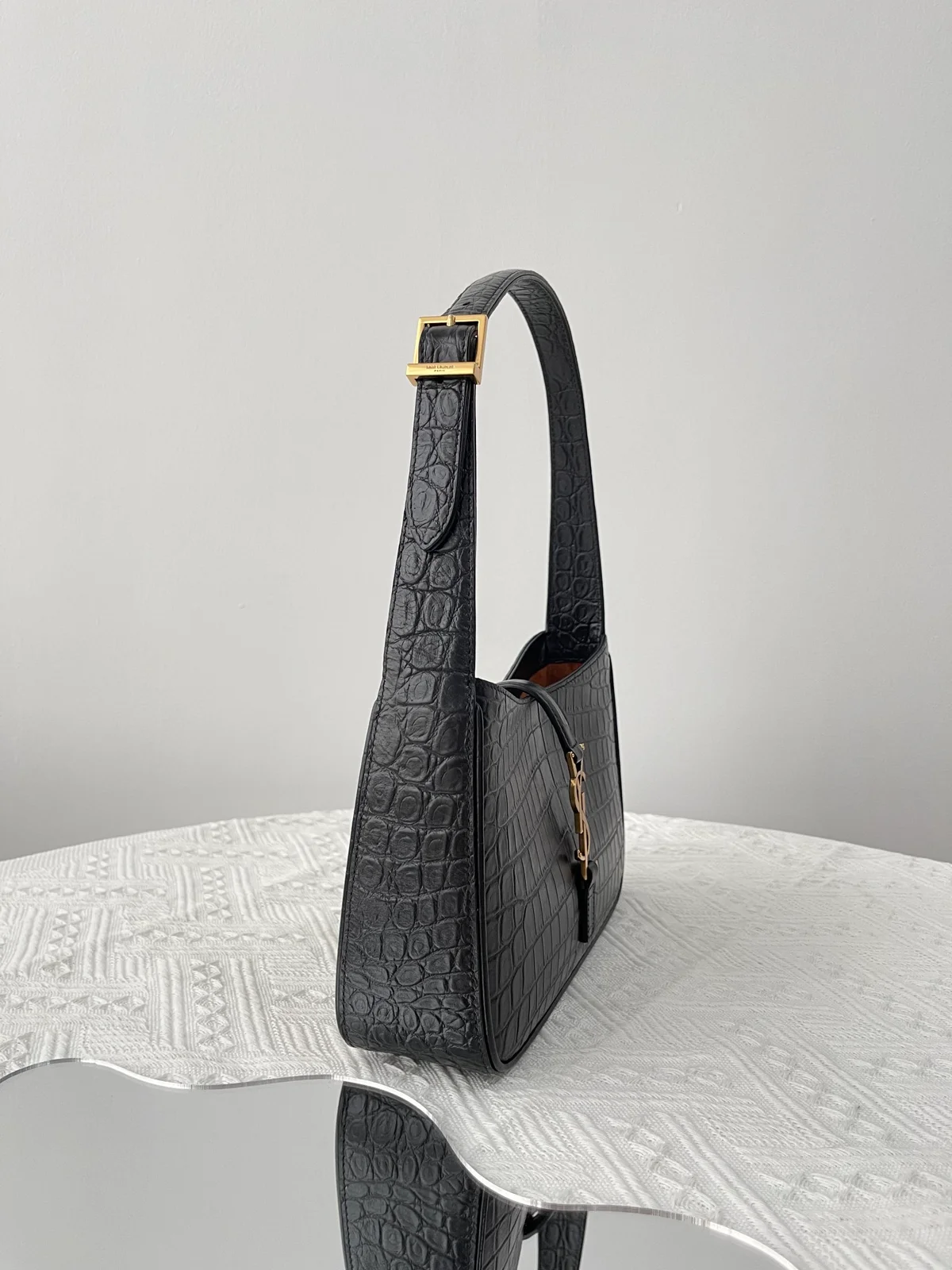 SAINT LAURENT MONOGRAM HOBO 小牛皮手袋