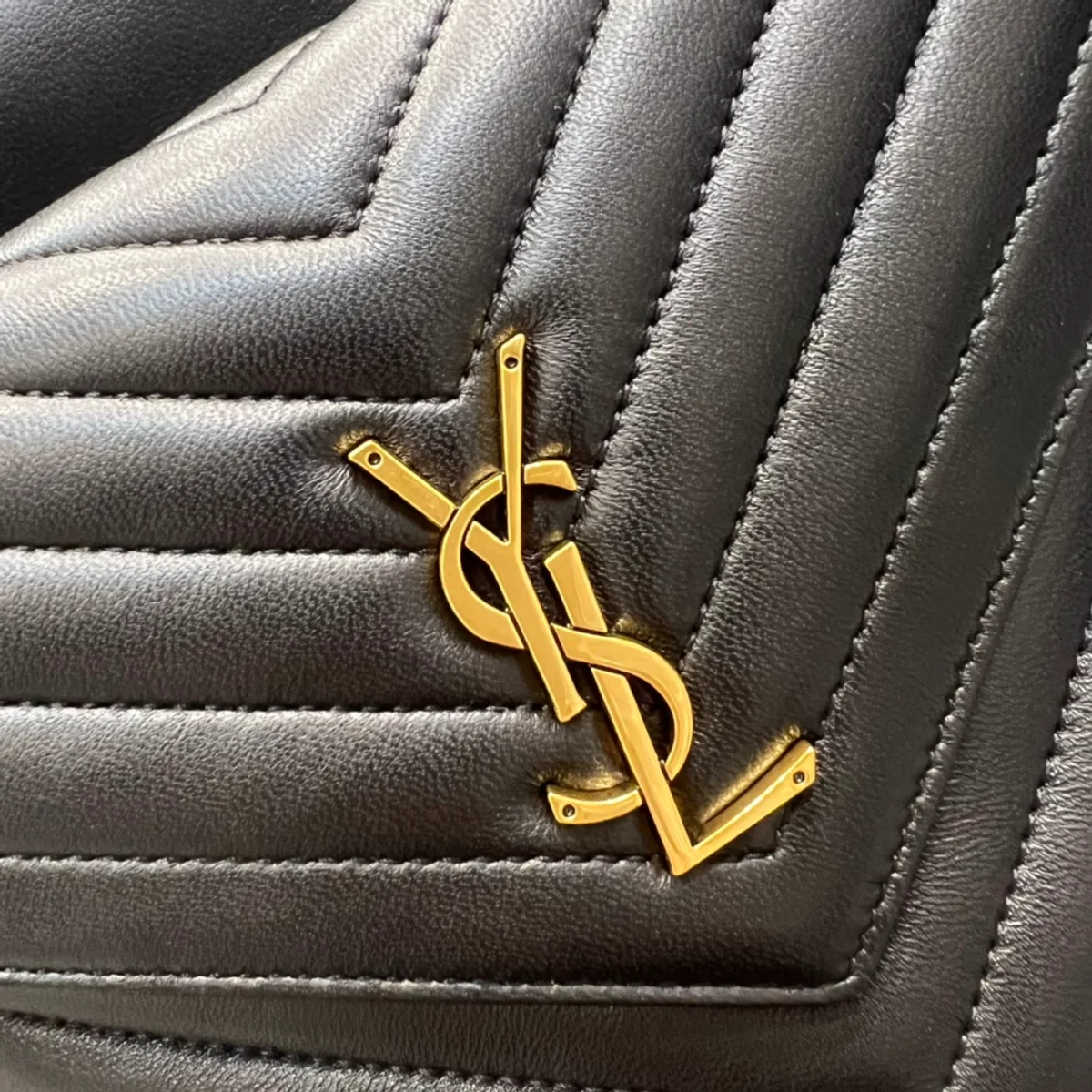 SAINT LAURENT MONOGRAM 小羊皮Y形絎縫背包