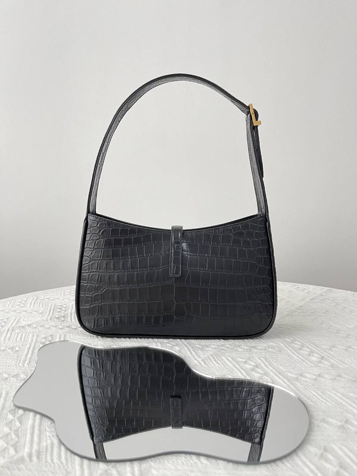 SAINT LAURENT MONOGRAM HOBO 小牛皮手袋