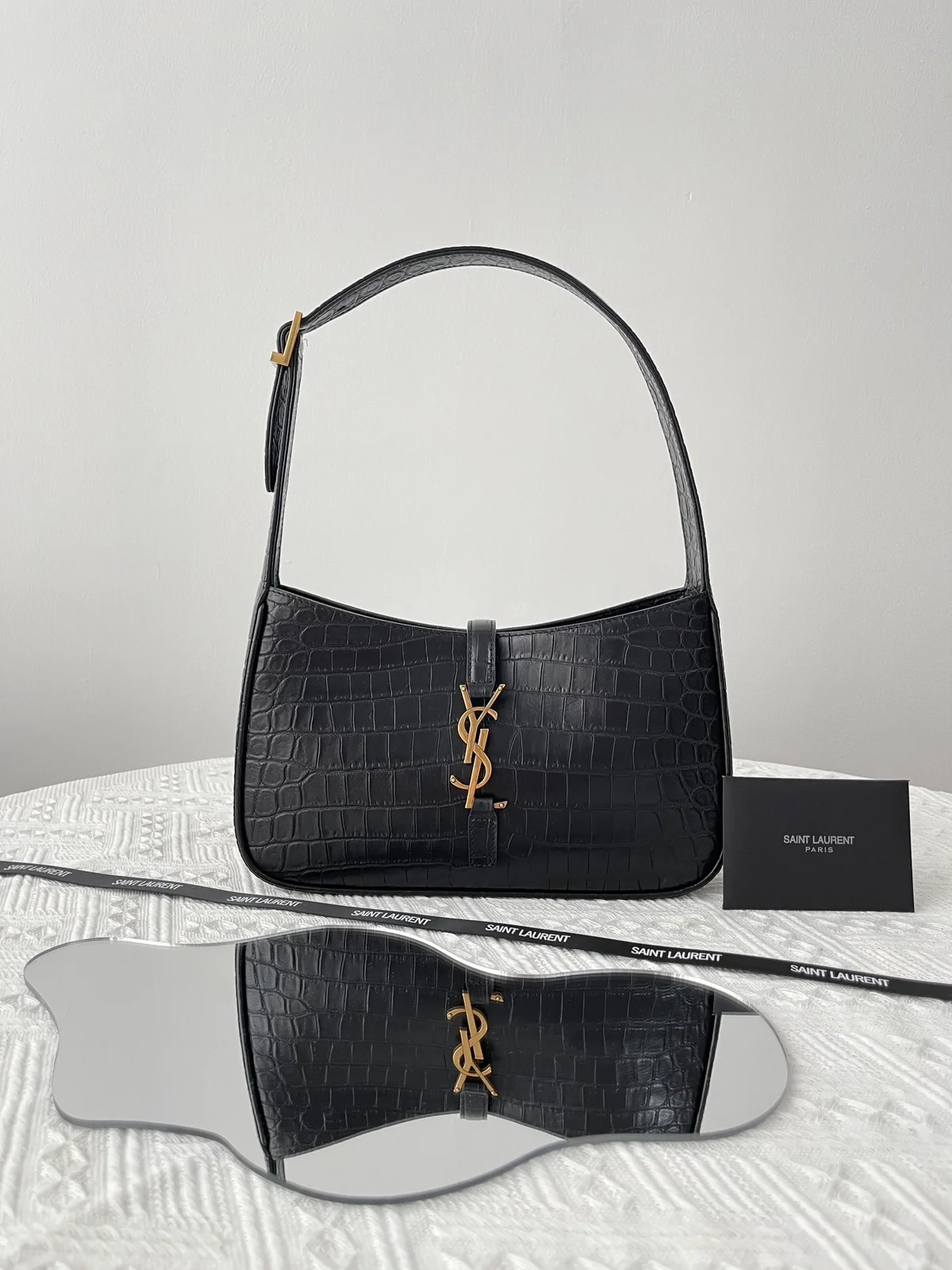 SAINT LAURENT MONOGRAM HOBO 小牛皮手袋