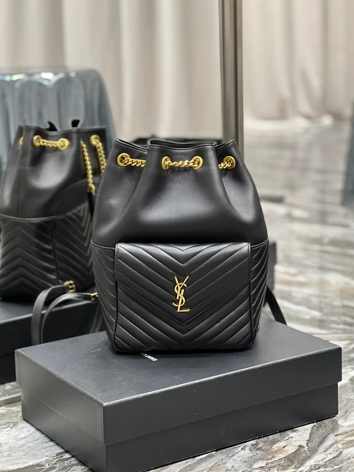 SAINT LAURENT MONOGRAM 小羊皮Y形絎縫背包