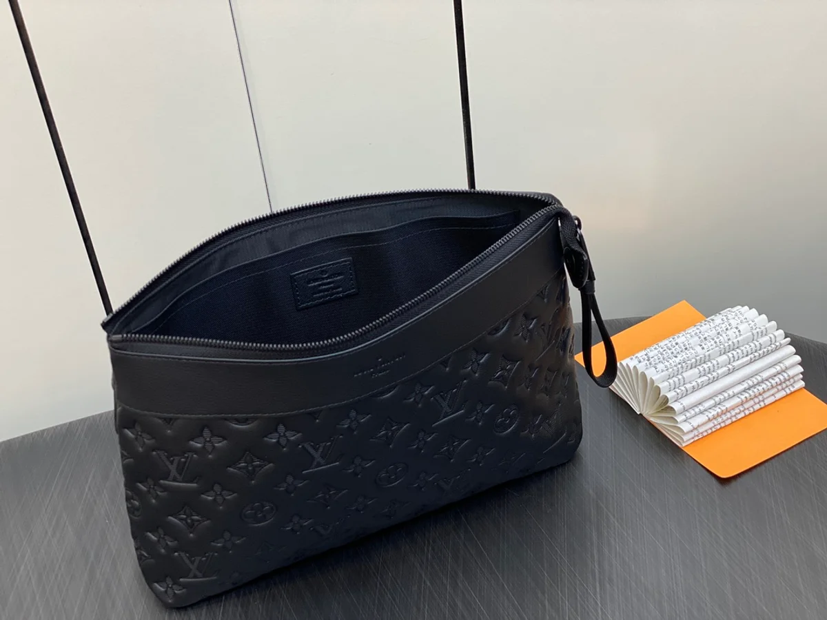 LV Pochette Voyage Souple 手拿包 | Monogram Shadow 小牛皮 旅行收納包